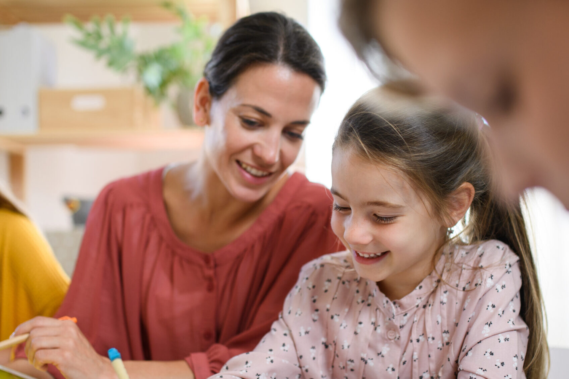 Asesydd Hyfforddedig Plant a Phobl Ifanc